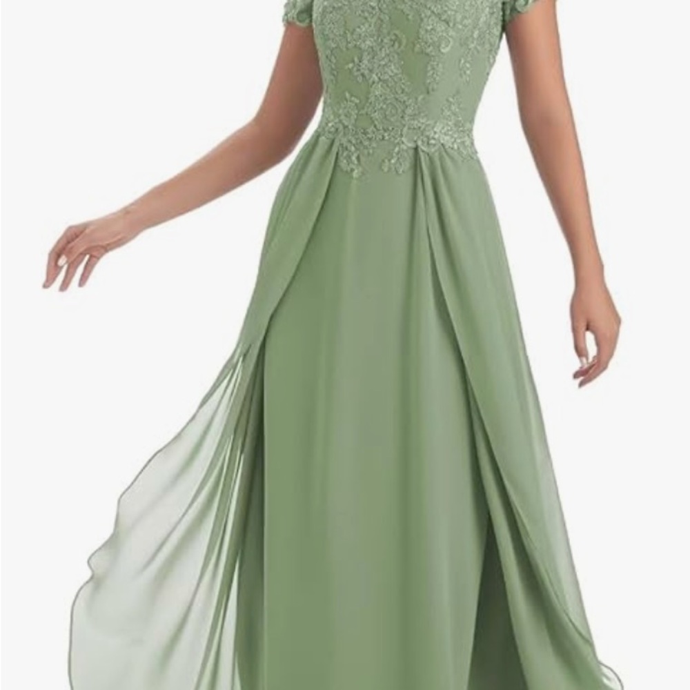 Elegant Green Lace Evening Dress